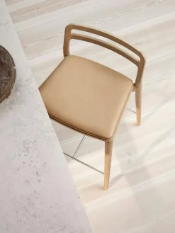 Vipp Barstolar & Barpallar-484 Cabin Counter Stol, Mörk Ek / Svart Läder