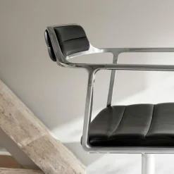 452 Snurrstol Med Hjul, Polerat Aluminium / Sandfärgad Läder