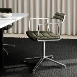 452 Snurrstol Med Hjul, Polerat Aluminium / Sandfärgad Läder