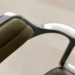 452 Snurrstol Med Hjul, Polerat Aluminium / Sandfärgad Läder