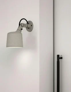 524 Väggspot, Varmgrå