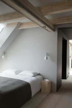 524 Väggspot, Varmgrå