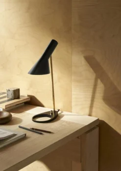 Louis Poulsen Skrivbordslampor|Bordslampor-AJ Mini Bordslampa, Svart / Mässing