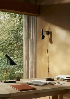 Louis Poulsen Skrivbordslampor|Bordslampor-AJ Mini Bordslampa, Svart / Mässing