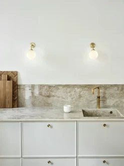 Apiales Vägglampa Integrerad, Satin Black / Opal