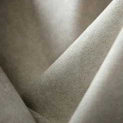 Atelier Fotpall 113 cm Micro Chenille, Sandshell Beige