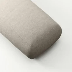 Atelier Fotpall 113 cm Micro Chenille, Sandshell Beige