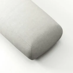 Atelier Fotpall 113 cm Micro Chenille, Sandshell Beige