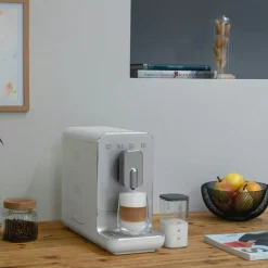 Smeg Espressomaskiner & Tillbehör-Automatisk Kaffemaskin Med Mjölksystem, Svart