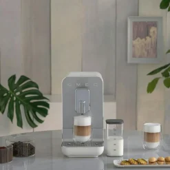 Smeg Espressomaskiner & Tillbehör-Automatisk Kaffemaskin Med Mjölksystem, Svart