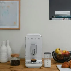 Smeg Espressomaskiner & Tillbehör-Automatisk Kaffemaskin Med Mjölksystem, Svart