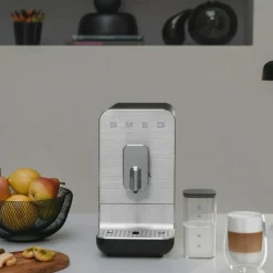 Smeg Espressomaskiner & Tillbehör-Automatisk Kaffemaskin Med Mjölksystem, Svart