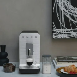 Smeg Espressomaskiner & Tillbehör-Automatisk Kaffemaskin Med Mjölksystem, Svart