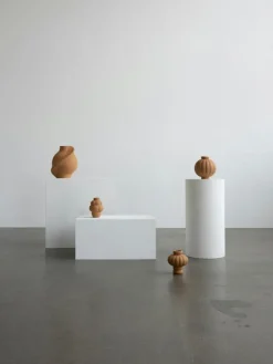 Louise Roe Vaser-Balloon 01 Vas 25 cm, Raw White