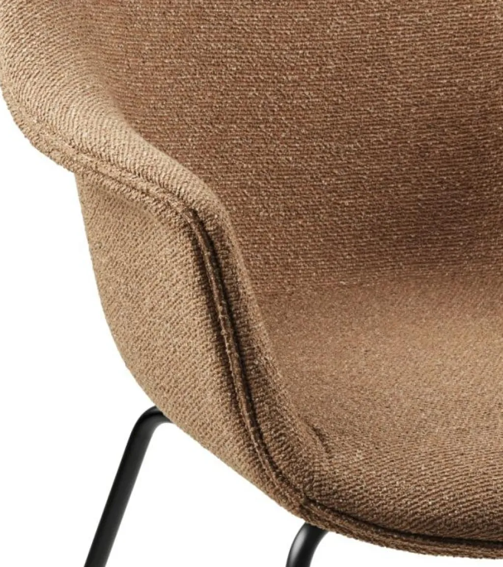 GUBI Stolar-Bat Matstol Klädd / Konisk Bas, Around Bouclé 032