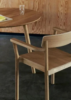 &Tradition Stolar-Betty TK10 Karmstol, Rökt Ek