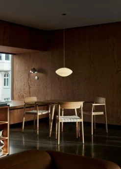 &Tradition Stolar-Betty TK10 Karmstol, Rökt Ek