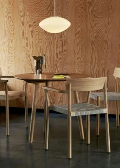 Betty TK9 Karmstol, Rökt Ek / Naturligt Vävband