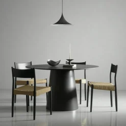 Bond Stol, Svartbetsad Bok