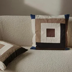 Border Patchwork Kudde 50x50 cm, Carob Brown / Klarblå