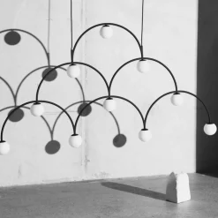 Bounce 169 Taklampa, Svart/Opalglas