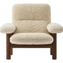 Brasilia Fåtölj, Mörkbetsad Ek / Fårskinn Root