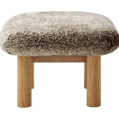 Audo Copenhagen Fotpallar-Brasilia Ottoman Naturlig Ek, Fårskinn Sahara
