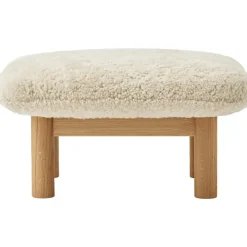 Audo Copenhagen Fotpallar-Brasilia Ottoman Naturlig Ek, Fårskinn Sahara