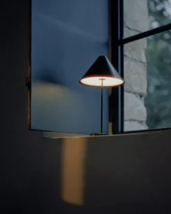 Brolly Bordslampa Portabel, Steel Black