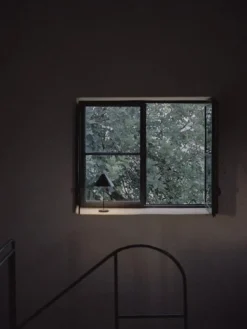 Brolly Bordslampa Portabel, Steel Black