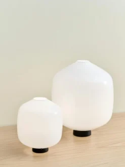 Buoy Glass Bordslampa Vit / Soft Black 20 cm