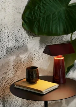 Caret MF1 Bordslampa Portabel, Dark Burgundy