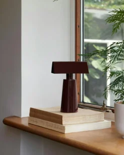 Caret MF1 Bordslampa Portabel, Dark Burgundy