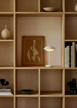 Clam Bordslampa Portabel, Vit