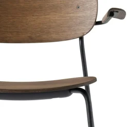 Audo Copenhagen Stolar-Co Karmstol Svart stål, Mörkbetsad Ek