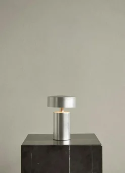 Audo Copenhagen Portabla Lampor|Portabla Lampor-Column Bordslampa Portabel Ø12 cm, Aluminium