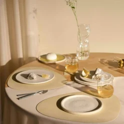 Curve M Bordstablett Nupo 31x35 cm, Nougat