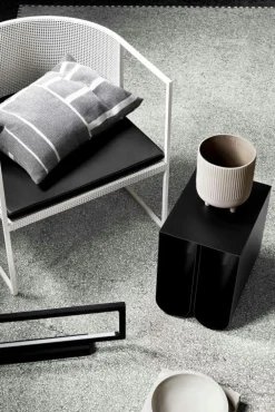 Kristina Dam Studio Sängbord & Nattduksbord|Sängbord & Nattduksbord-Curved Sidobord, Rostfritt Stål