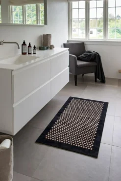 Tica Copenhagen Plastmattor-Dot Dörrmatta, Svart / Beige, 90x60 cm