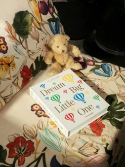 Barn Printworks Barnrumsdekoration-Dream Big Little One Babyalbum, Rosa