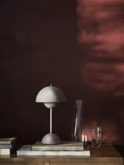 &Tradition Portabla Lampor|Portabla Lampor-Flowerpot VP9 Bordslampa Portabel, Matt Light Grey