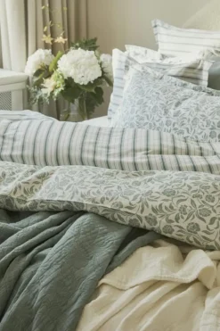 Flowers Bäddset 150x210 + 50x60 cm, Vit/Eucalyptus