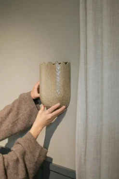 Flowery Väggkruka 19 cm, Beige