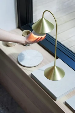 Frandsen Portabla Lampor|Portabla Lampor-Grasp Bordslampa Portabel 47 cm, Matt Beetroot