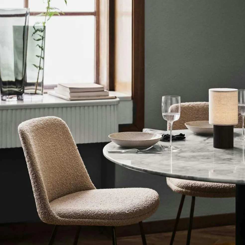 In between SK18 Bord 90cm, Svart Marmor / Bronsad