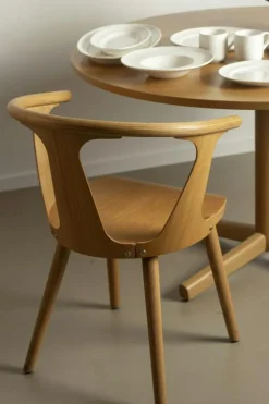 In Between Stol Sk1, Oljad Valnöt