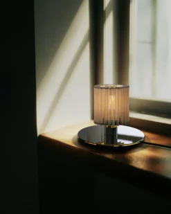 DCWéditions Bordslampor-In the Sun 220 Bordslampa, Silver / Silvrigt Mesh