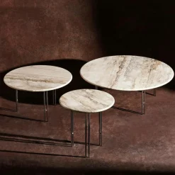 GUBI Soffbord-IOI Sidobord Ø50 cm, Travertin / Svart