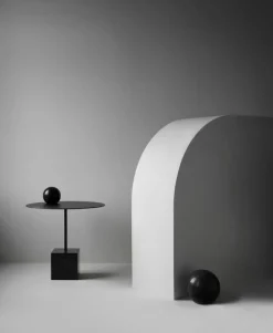 Friends & Founders Sidobord & Avlastningsbord|Soffbord-Knockout Soffbord Ø60x45 cm, Svart