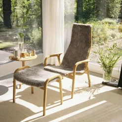 Lamino Fåtölj Fårskinn/Lackad bok, Svart